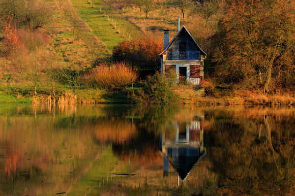 cottage farm house for simple living