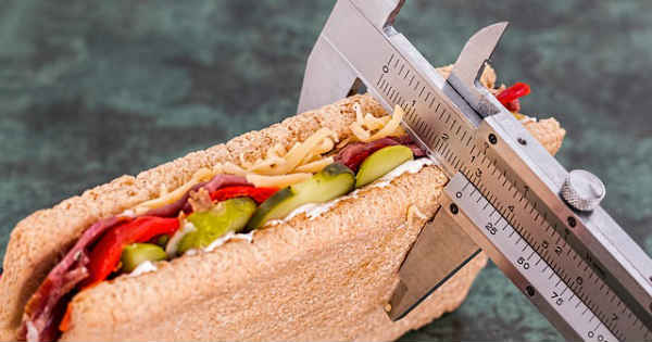 measuring the size of a sandwhich with a tool