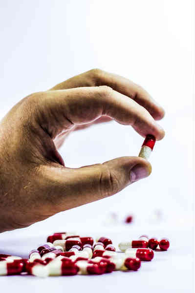 a placebo pill in a persons hand