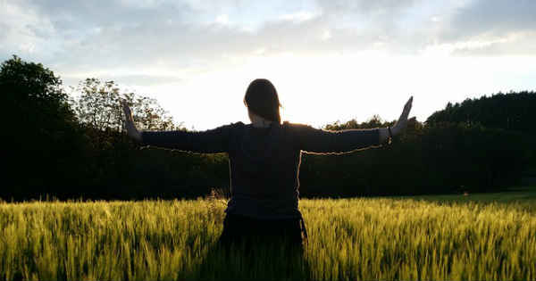 qi gong pose during daylight