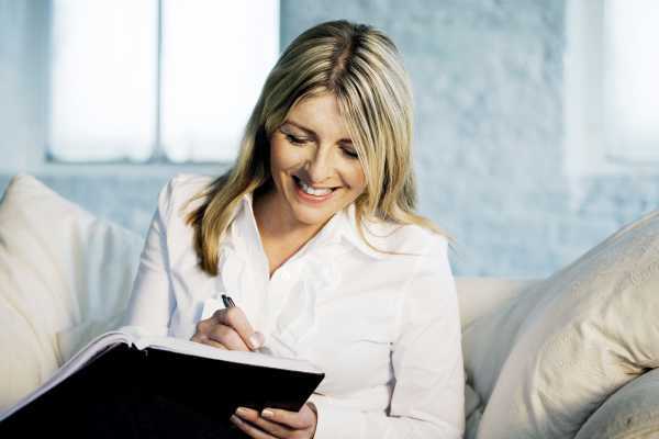 woman writing down her thoughts